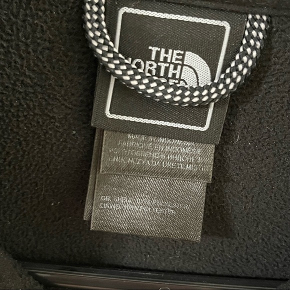 North Face jacket. - Picture 3 of 9
